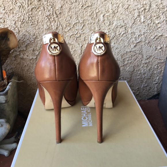 MK Heels 👠 - Picture 2 of 8